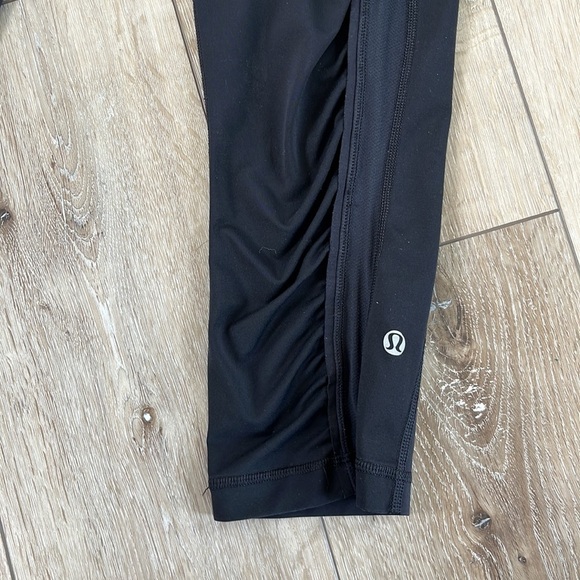 Lululemon Black & Purple Ruched Crop Leggings - Picture 4 of 9